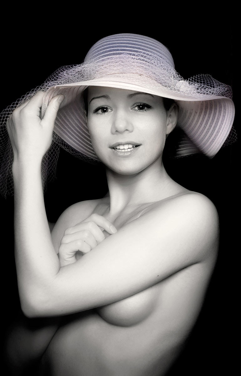 Lene mit weißem Hut (Foto: Rainer Koch)