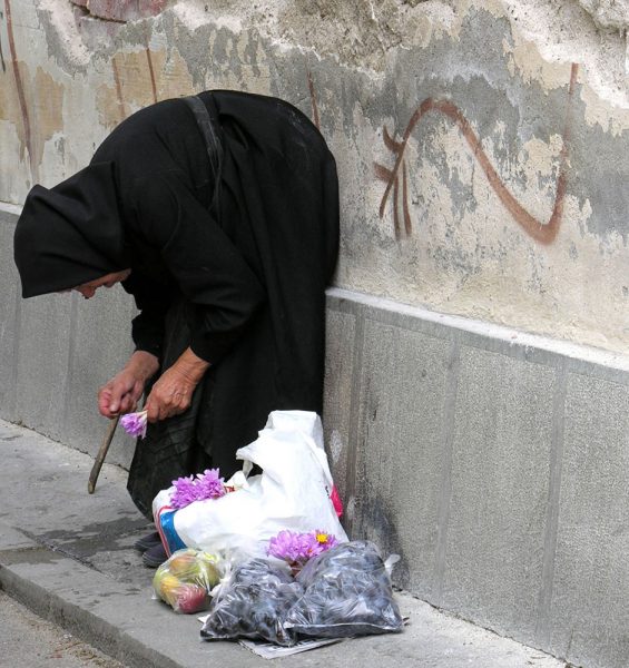Alte Frau in Rumänien (Foto: Karl-Heinz Richter)