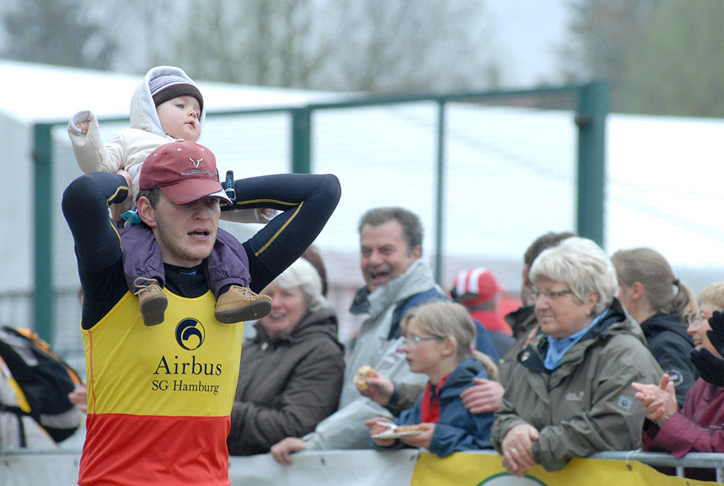 2010-06-zz08_zieleinlauf_01_005_1519_mh-5.66 Serie: Rennsteiglauf - im Ziel (Foto: Manuela Hahnebach)