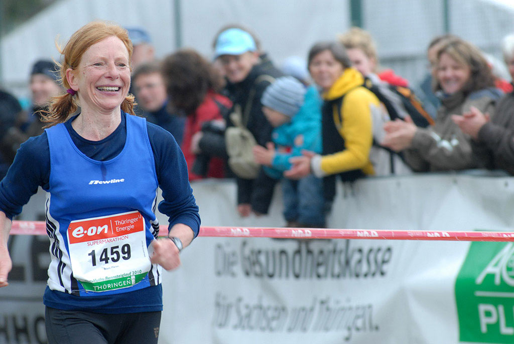 2010-06-zz08_zieleinlauf_02_005_1523_mh-5.66 Serie: Rennsteiglauf - im Ziel (Foto: Manuela Hahnebach)