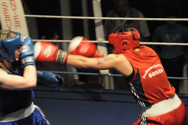 Frauen-Boxen (Foto: Ute Zohles)
