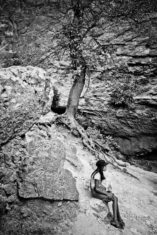 2011-bdj-005_Alter-Baum-Junges-Maedchen_pz_13 Alter Baum - junges Mädchen (Foto: Peter Zastrow)