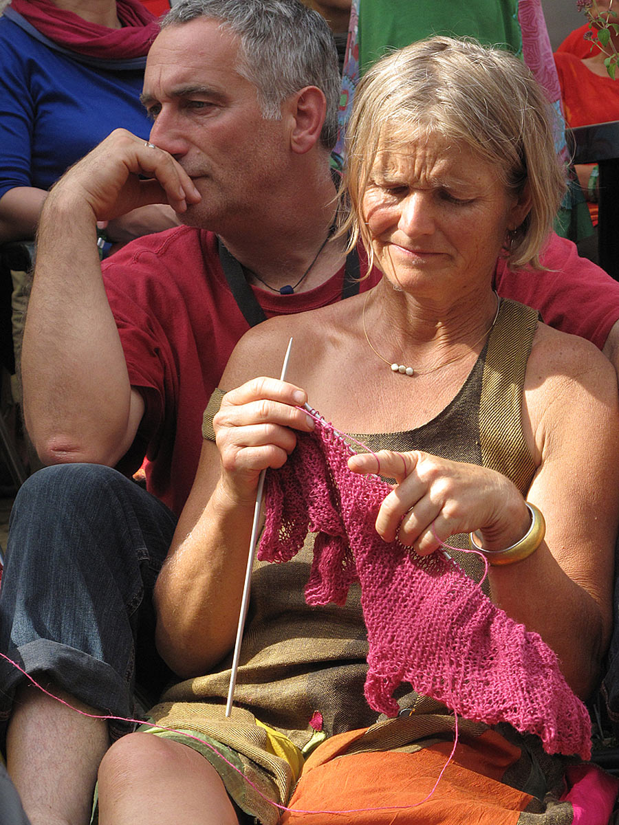 2012-07-25_stricken-fuer-den-weltfrieden_ak_16 Stricken für den Weltfrieden (Foto: Andreas Kuhrt)