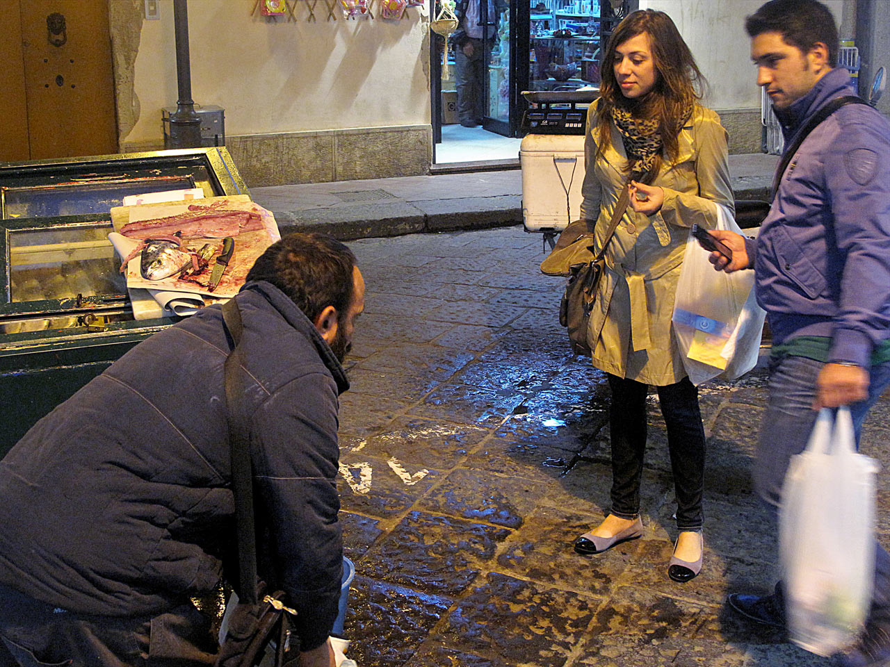Fischverkäufer in Lipari (Foto: Andreas Kuhrt)