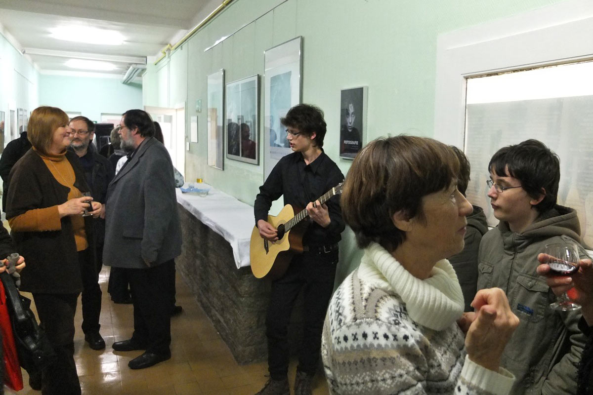 2012-ausstellung-fotografie-giese-koch-musikschule-suhl-eroeffnung-DSCF9666 Ausstellung Fotografie Günter Giese + Rainer Koch (Eröffnung) . Musikschule Suhl . 2012 (Foto: Manuela Hahnebach)