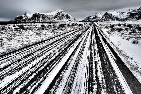 Straße nach Flakstad . Lofoten (Foto: Andreas Kuhrt)