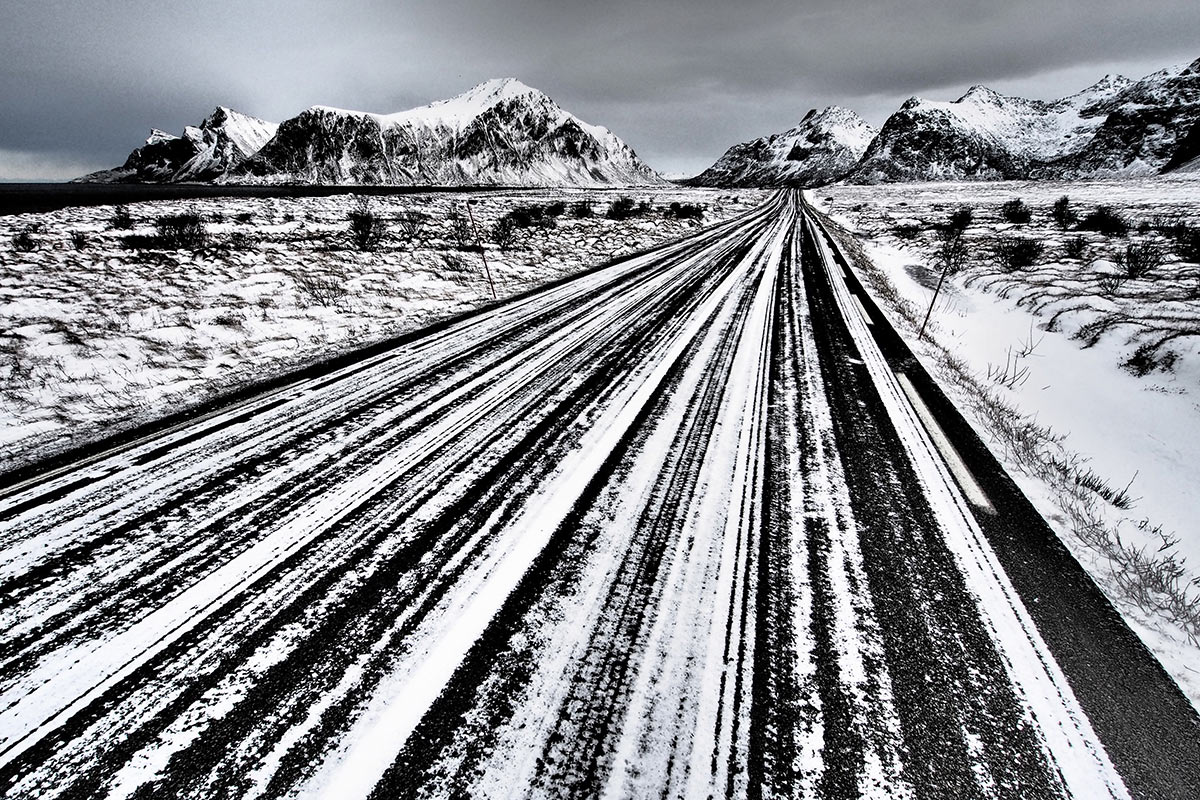 2013-bdj-60_strasse_nach_flakstad_lofoten_P0002121_ak_26_3 Straße nach Flakstad . Lofoten (Foto: Andreas Kuhrt)