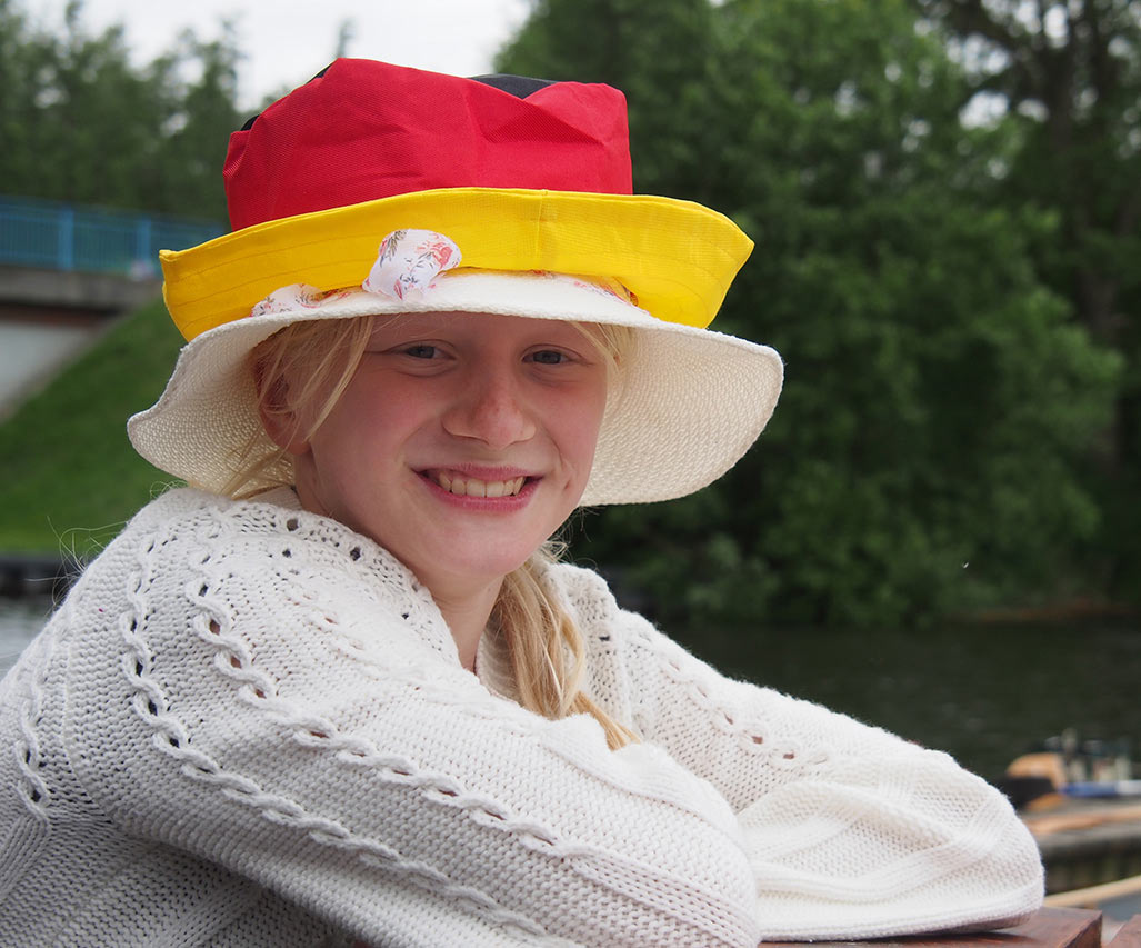 2014-06-15_henni_mit_hut_mh_15 Henni mit Hut (Foto: Manuela Hahnebach)