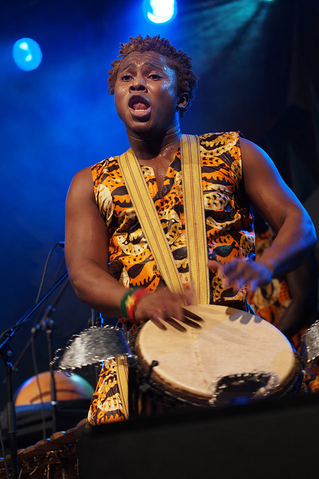 2014-07-zz03_trommler_aus_burkinafaso_3_mh_22_1 Serie: Trommler aus Burkina Faso (Foto: Manuela Hahnebach)