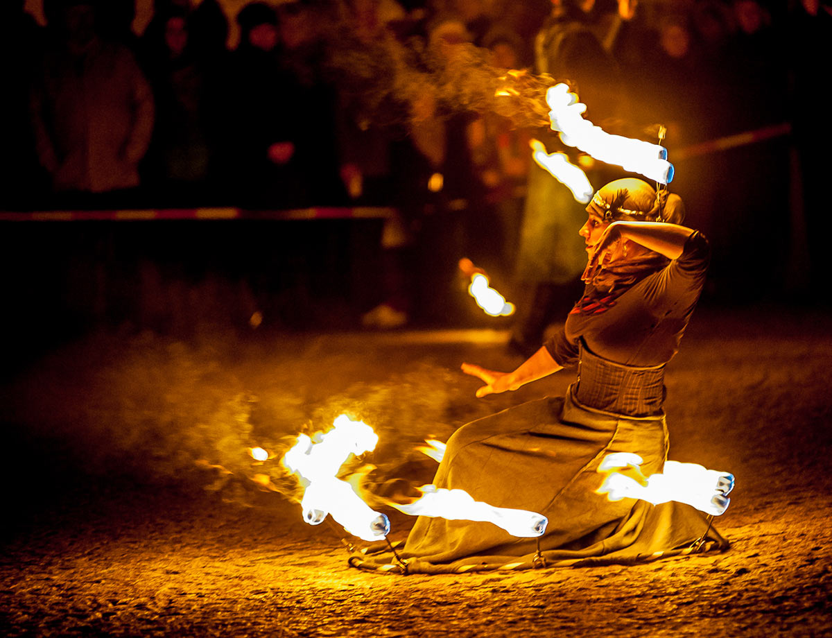 2014-12-13_feuertaenzerin_upf_15 Feuertänzer (Foto: Uli Pfeufer)