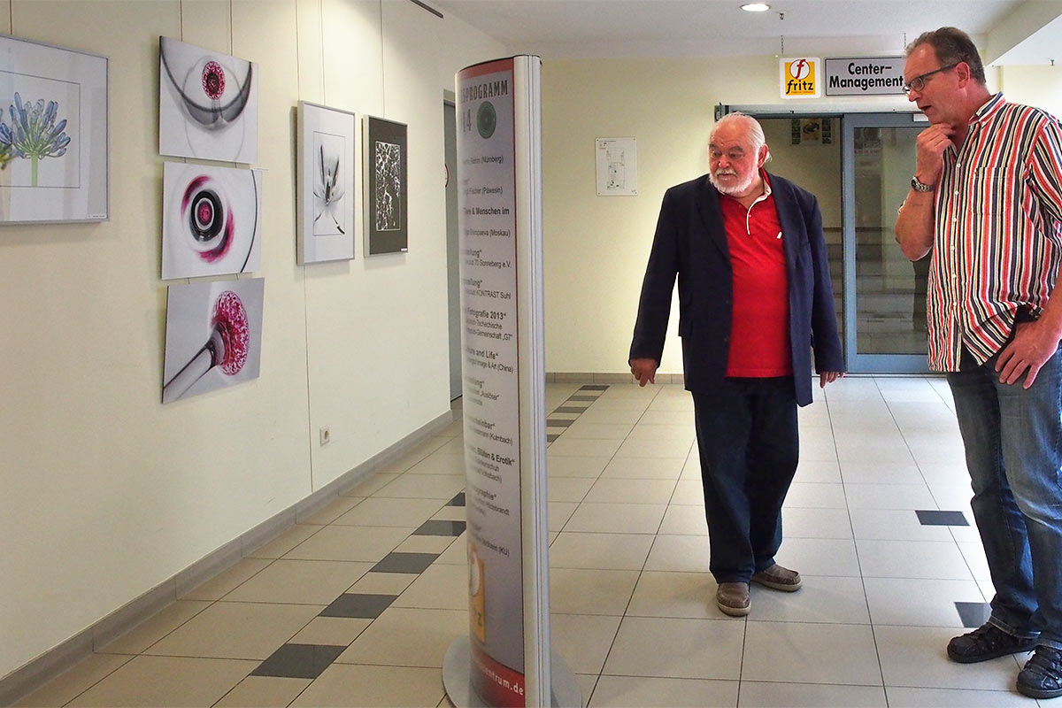 2014-ausstellung-fotoclub-kontrast-suhl-fritz-kulmbach-eroeffnung-EM050775mh Manfred Ströhlein, Uli Pfeufer . Fotoausstellung Kontrast . Galerie im "fritz" Kulmbach . 2014 (Foto: Manuela Hahnebach)