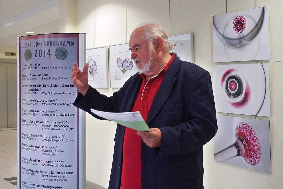 2014-ausstellung-fotoclub-kontrast-suhl-fritz-kulmbach-eroeffnung-manfred-stroehlein-EM050784mh Manfred Ströhlein (FAC Mainleus-Kulmbach) eröffnet die Fotoausstellung Kontrast . Galerie im "fritz" Kulmbach . 2014 (Foto: Manuela Hahnebach)