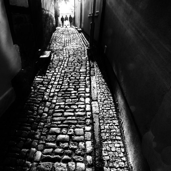 Gasse im Frühlingslicht (Foto: Uli Pfeufer)