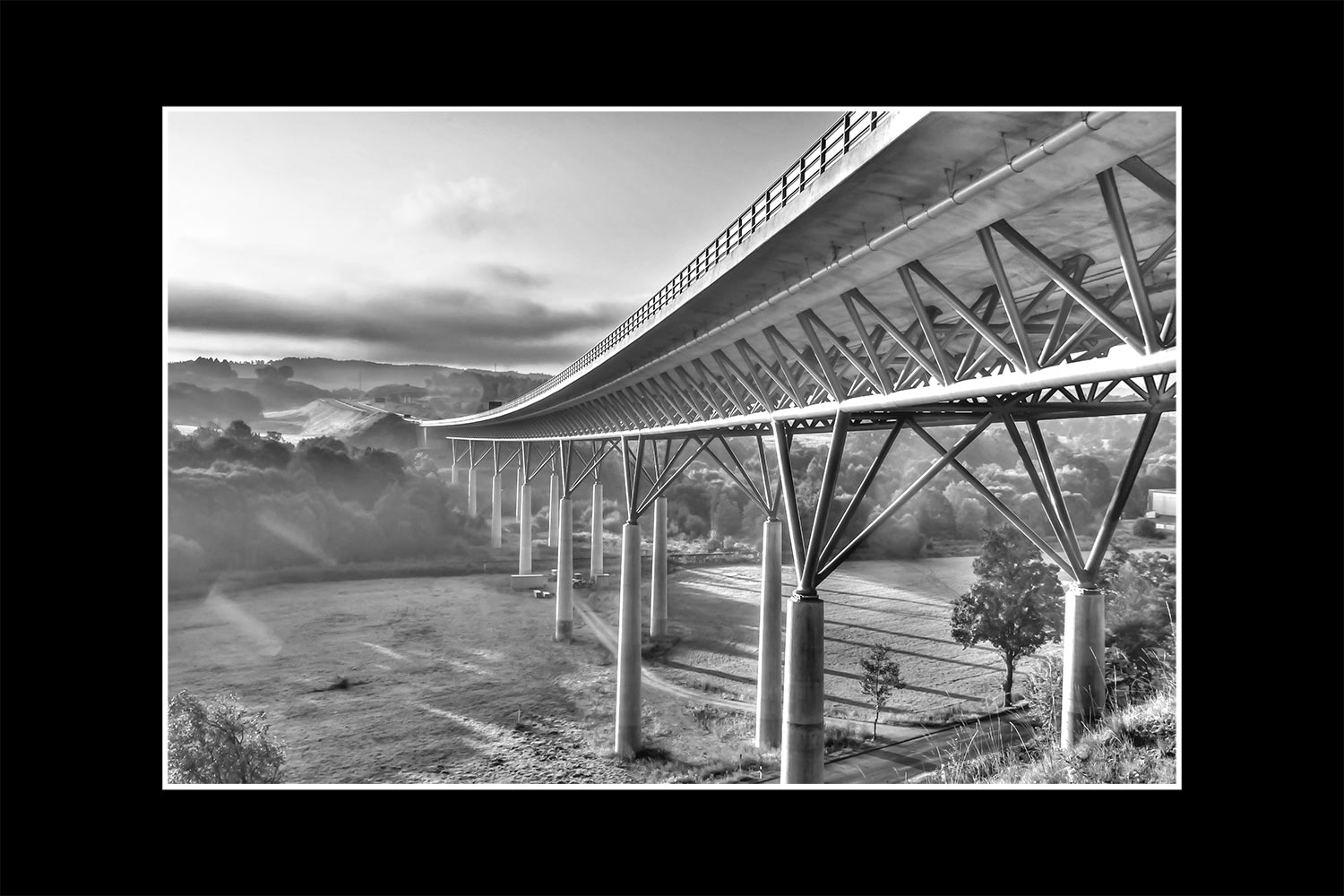 Brückenschlag (Foto: Uli Pfeufer) . Fotoausstellung Kontrast . Galerie im Bürgerhaus Zella-Mehlis . 2014