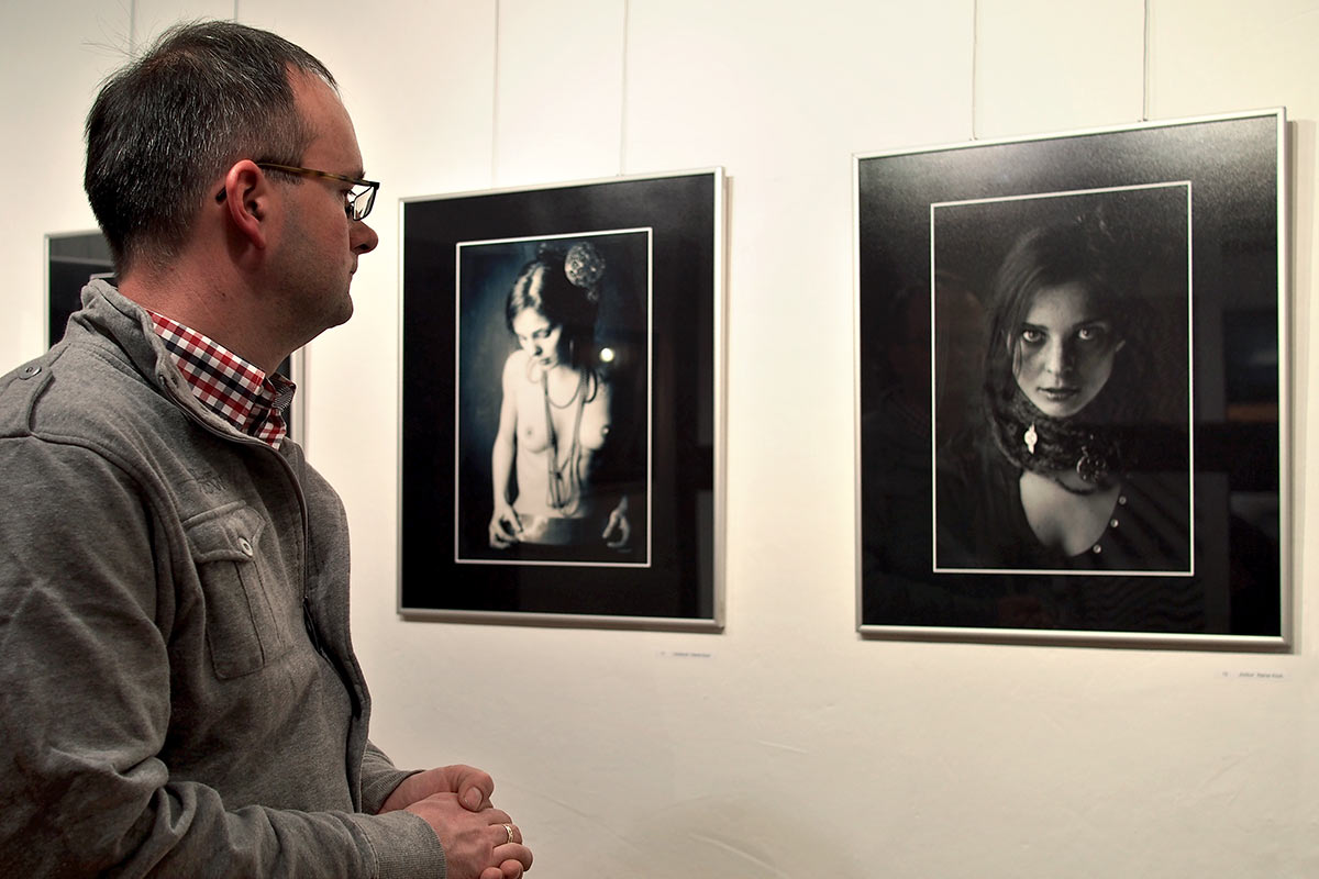 Eröffnung der Fotoausstellung Kontrast . Galerie im Bürgerhaus Zella-Mehlis . 2014 (Foto: Manuela Hahnebach)