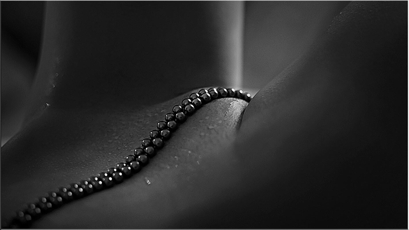 2015-05-03-bodypart-with-pearls-fh-7-2 Bodypart With Pearls (Foto: Frank Hausdörfer)