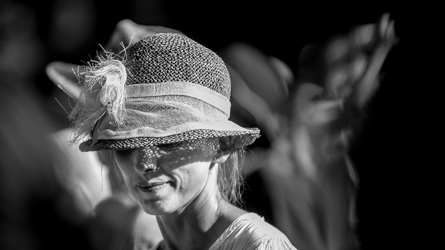 Frau mit Strohhut (Foto: Uli Pfeufer)