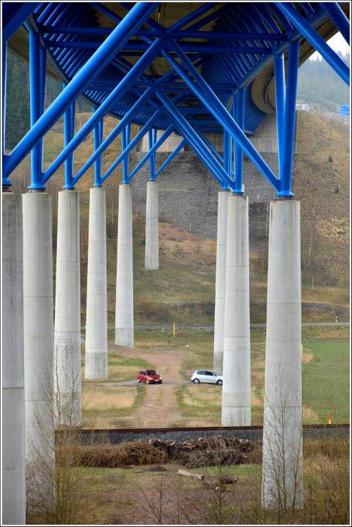 Autobahnbrücke (Foto: Karl-Heinz Richter)