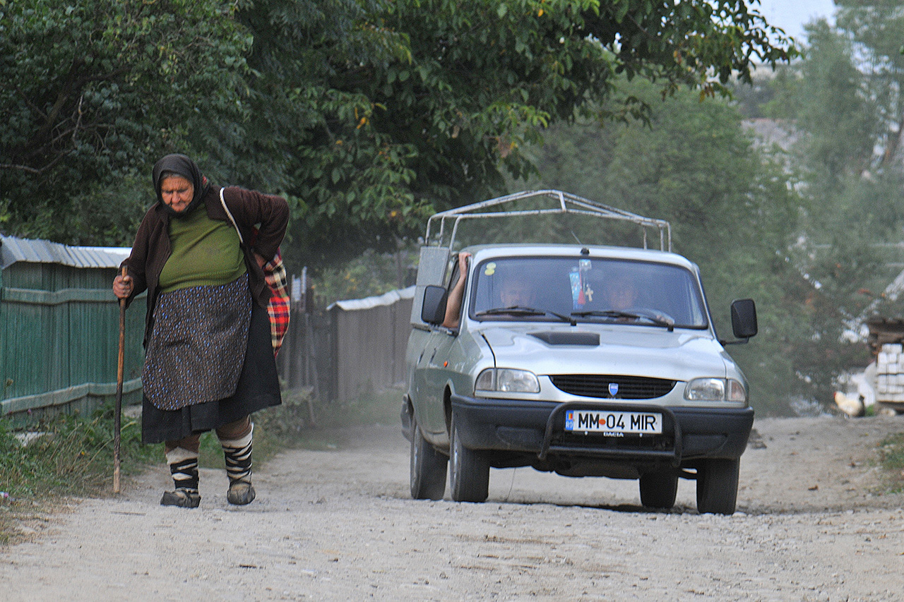 Dorfstraße in Rumänien (Foto: Karl-Heinz Richter)