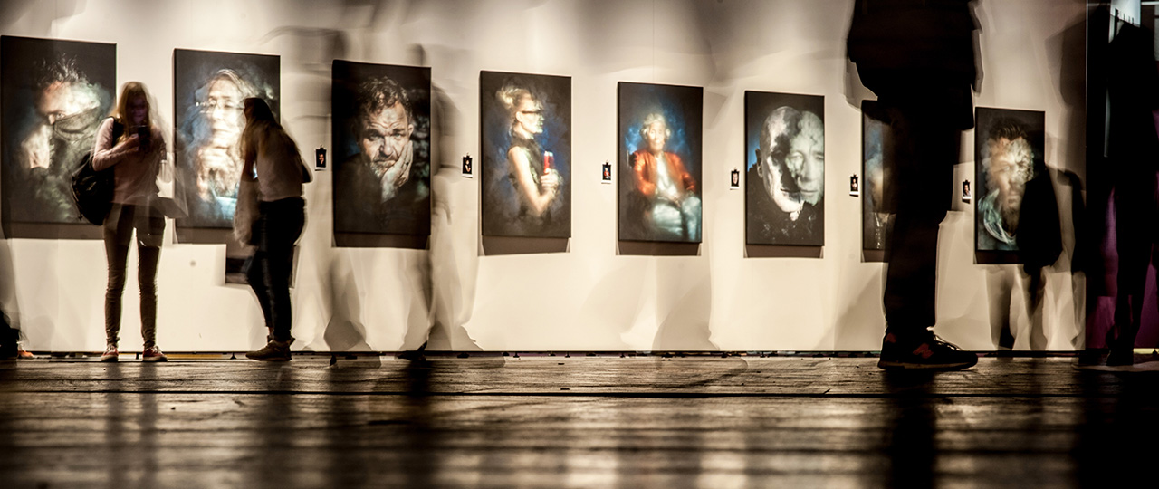 Ausstellungsaufbau Fotoclubausstellung "Lebensmomente"