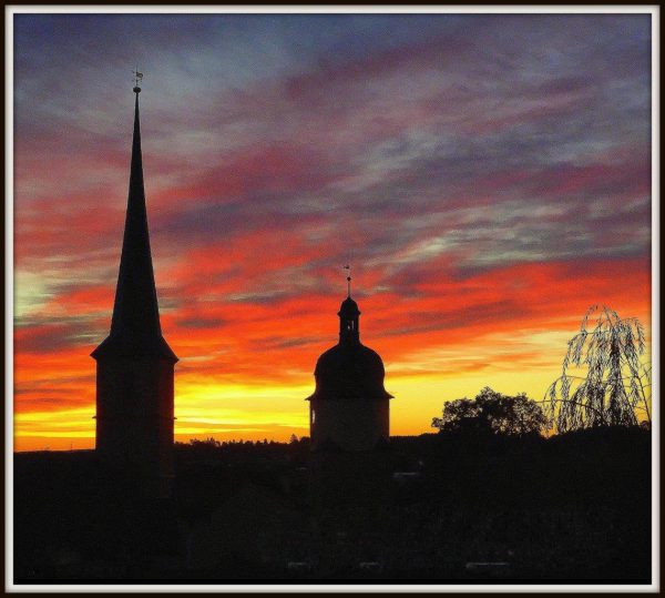 Altstadt im Morgenrot (Foto: Karl-Heinz Richter)