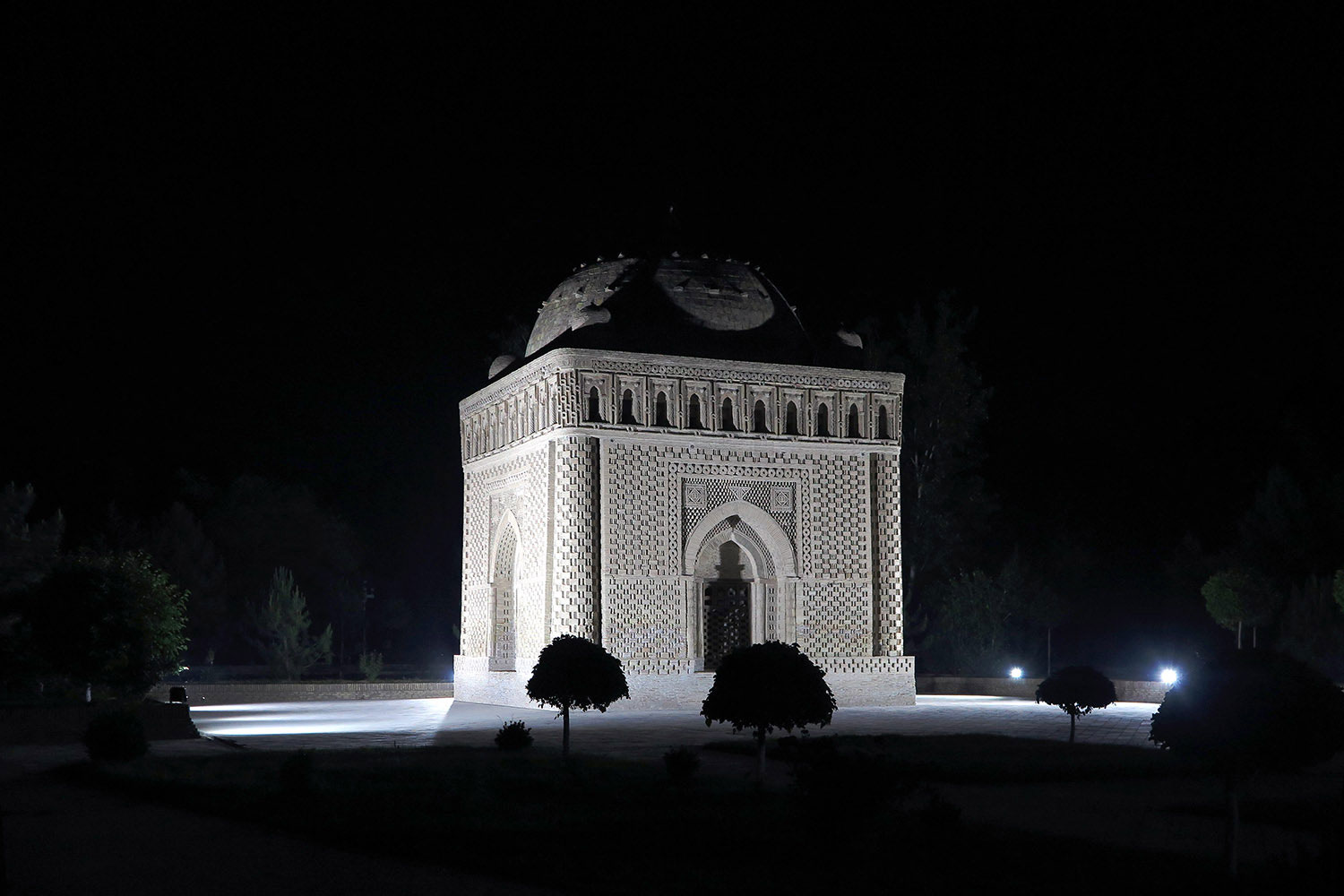 2019-10-19-mausoleum-IMG_0760-pms-7.33-3 Samaniden-Mausoleum in Buchara (Foto: Peter Maximilian Schmidt)