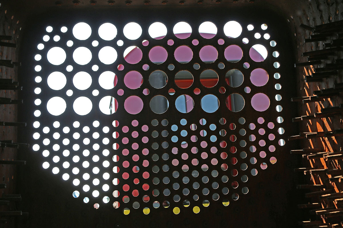 2019-Mappe-Jena-78-11-Durchloechert-Foto-Volker-Klaukien Durchlöchert (Foto: Volker Klaukien) . Mappenwettbewerb 2019/20 Foto-Klub Jena 78