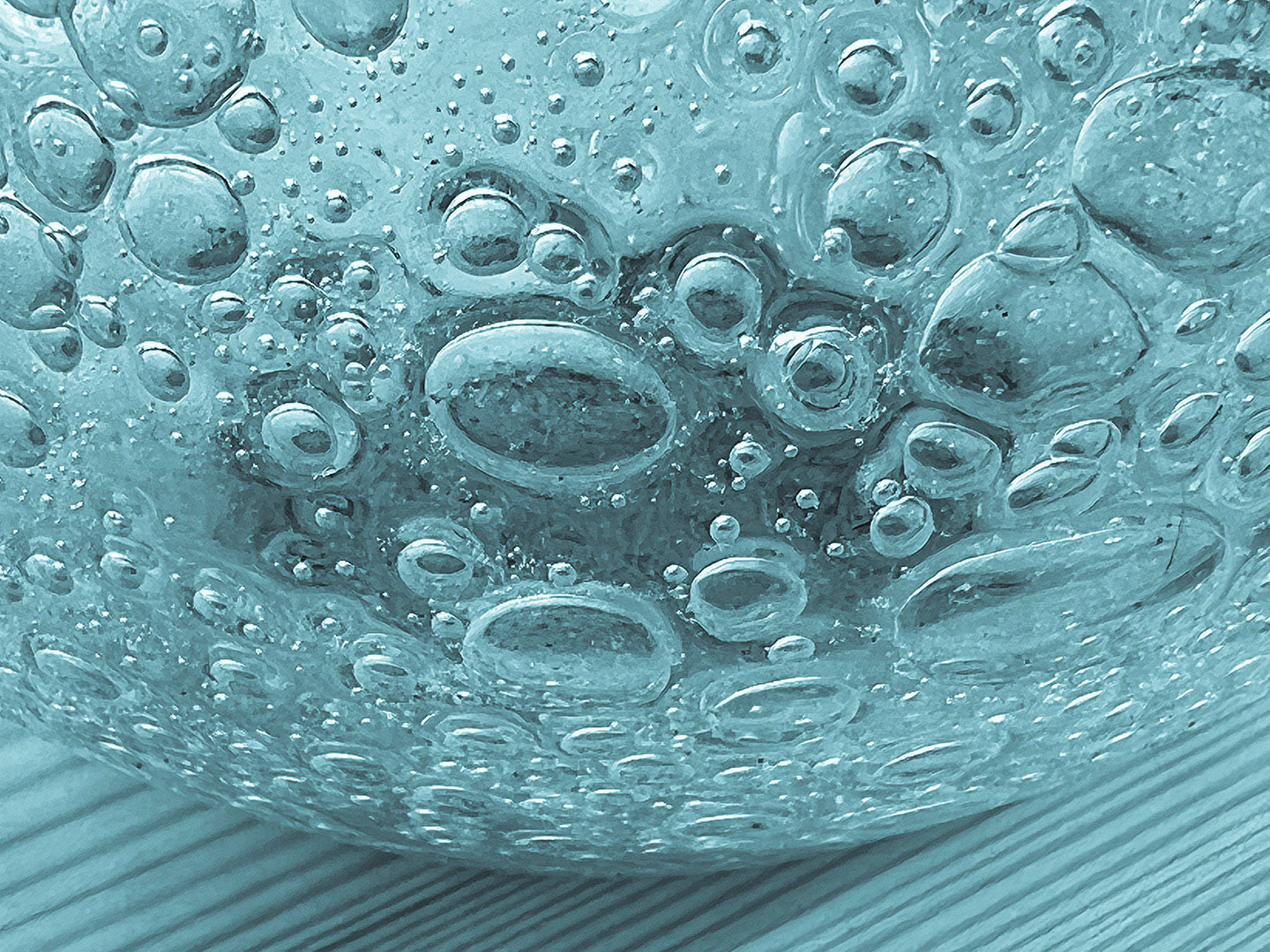 Glas in bleu (Foto: Manuela Hahnebach)