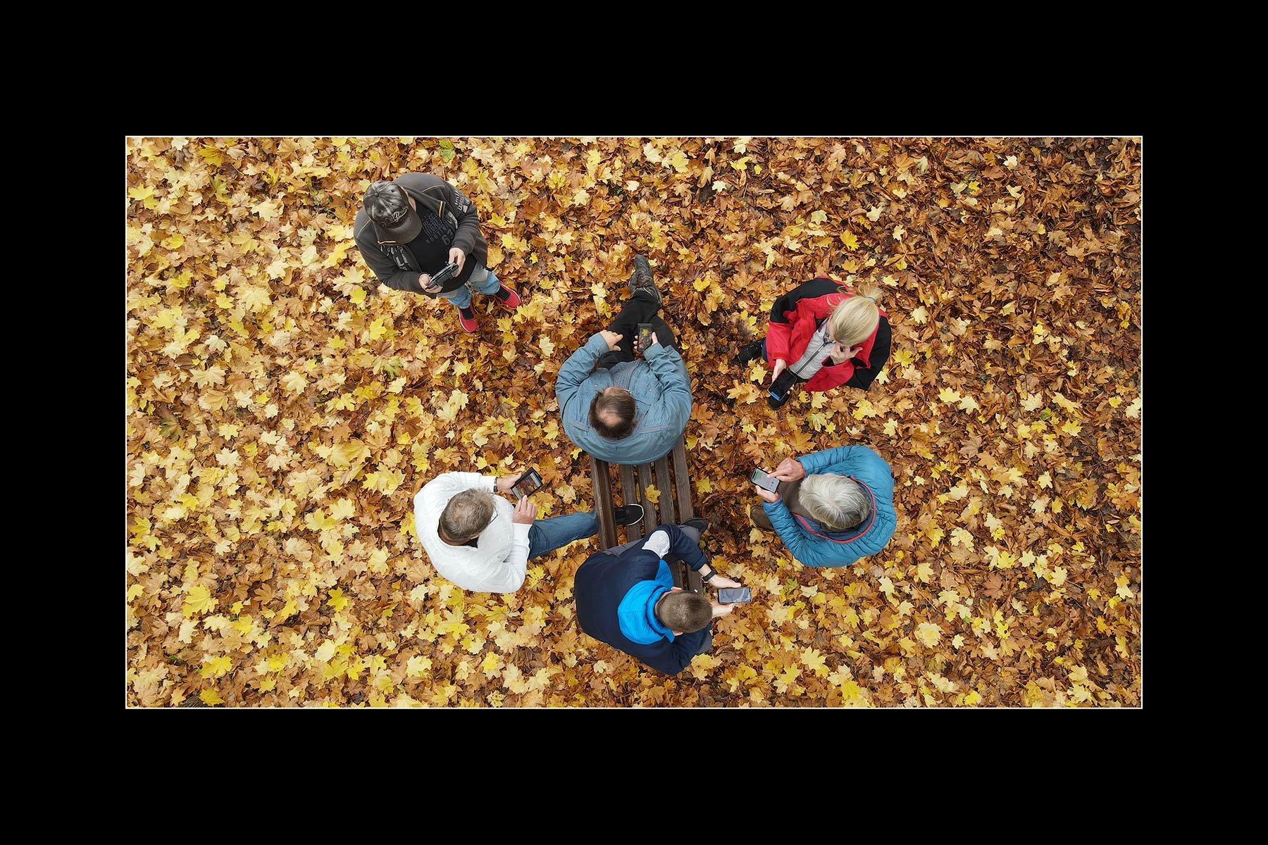 2022-23-fotoclub-kontrast-suhl-mappenwettbewerb-16-vernetzt-gem-einsam-clubprojekt Clubprojekt Vernetzt: Gem-einsam