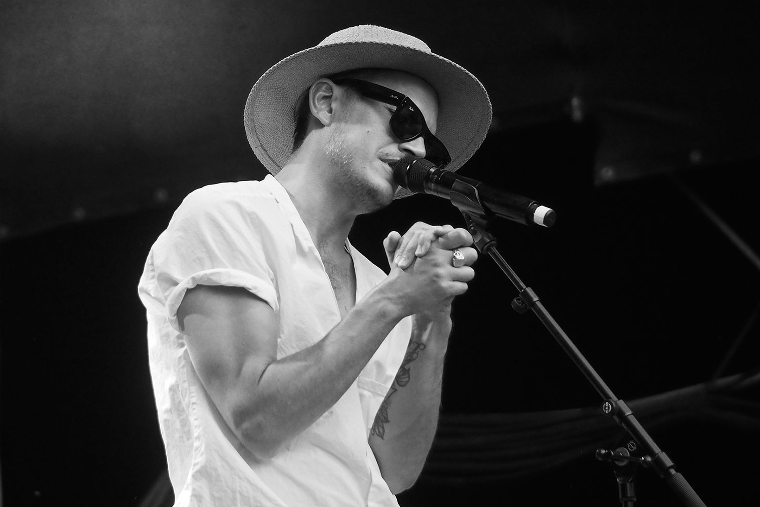 2023-09-zz03-3-Der-mit-dem-Lied-ringt-Rob-Goodwin-0014623-ak-6 Serie: Der mit dem Lied ringt 3 (Rob Goodwin, Rudolstadt Festival 2023) (Foto: Andreas Kuhrt)