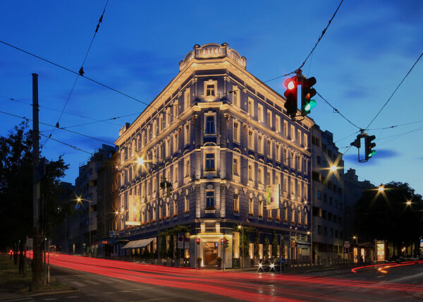 Hotel im Licht (Foto: Michael Stürtz)