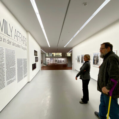 Fotoausstellung Family Affairs, Kunsthalle Erfurt: Eingang (Foto: Andreas Kuhrt)