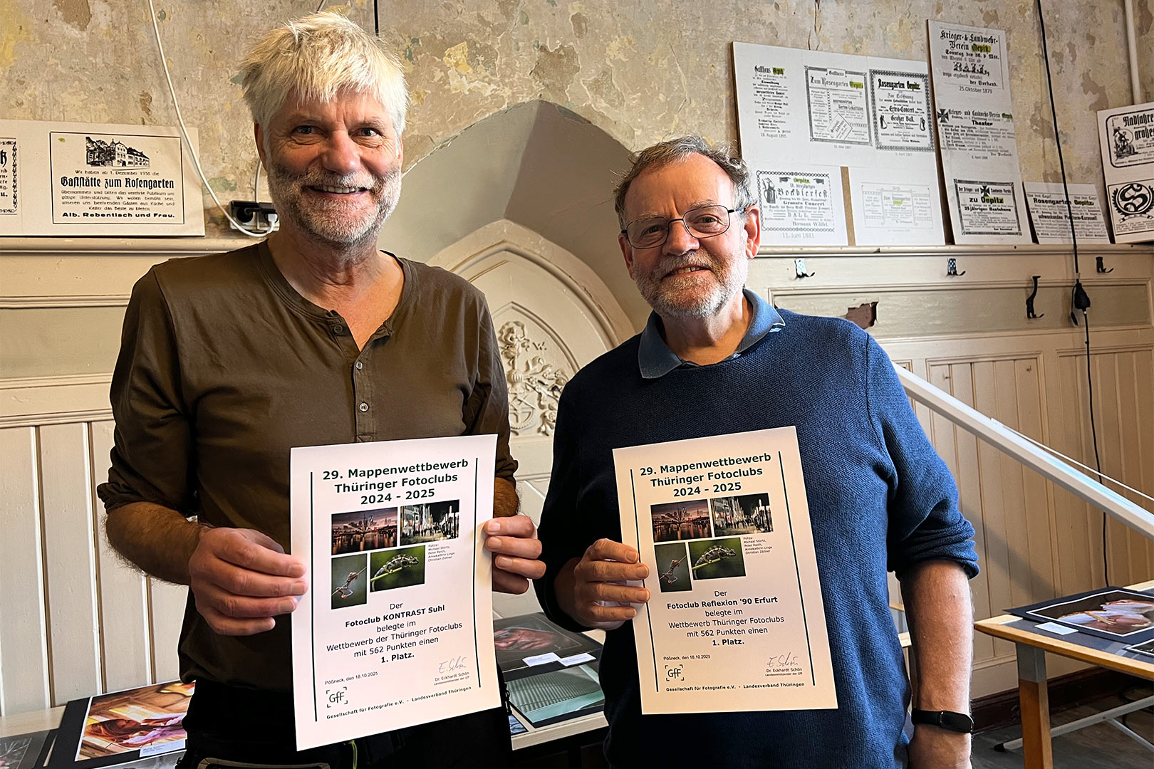 2025-10-18-poessneck-thueringer-fototag-rosengarten-IMG_3466mh 35. Thüringer Fototag Pößneck 18.10.2025: Rosengarten: Siegerclubs 29. Mappenwettbewerb: Suhl + Erfurt (Foto: Manuela Hanebach)
