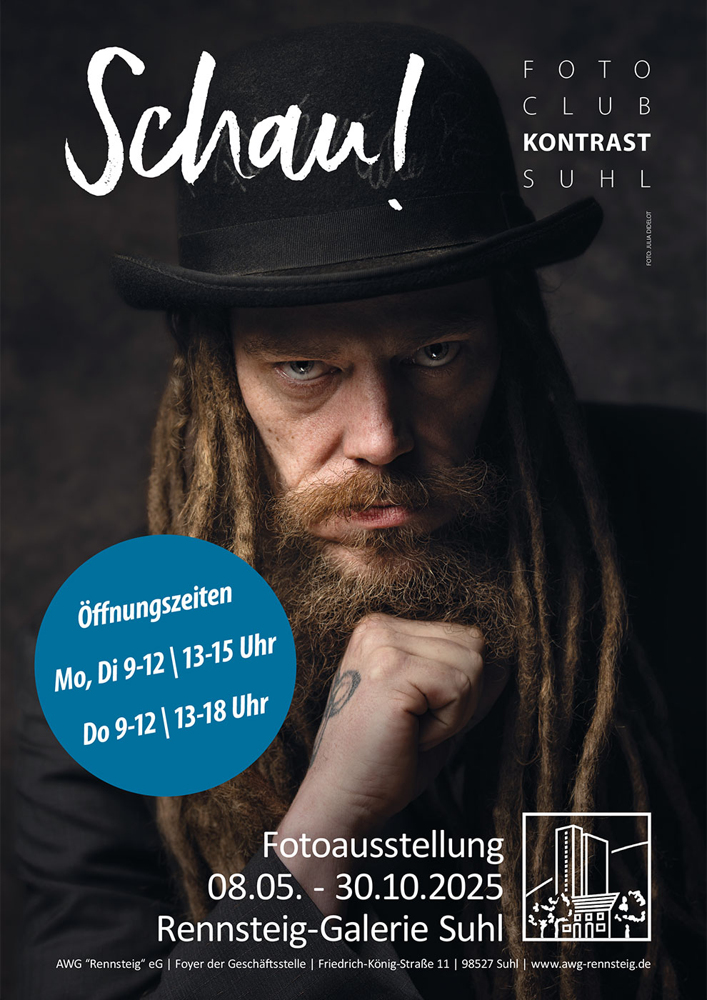2025-fotoclub-ausstellung-schau-rennsteig-galerie-plakat-oeffnungszeiten 08.05.-30.10.2025: Fotoclub-Kontrast-Ausstellung "Schau!" in der Rennsteig-Galerie Suhl (Plakat: Öffnungszeiten)
