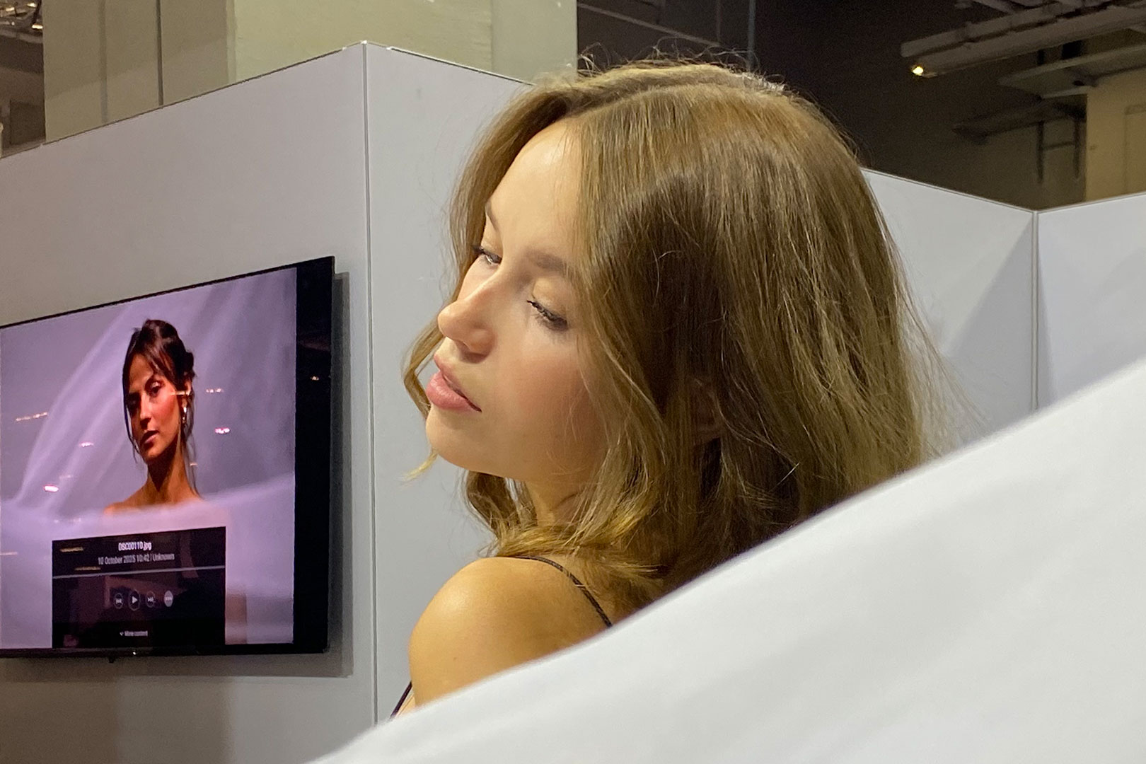 2025-nuernberg-messe-fotofestival-imaging-world-model-fotografie-IMG_8605ak Imaging World . Fotofestival Nürnberg 2025: Model-Fotografie (Foto: Andreas Kuhrt)