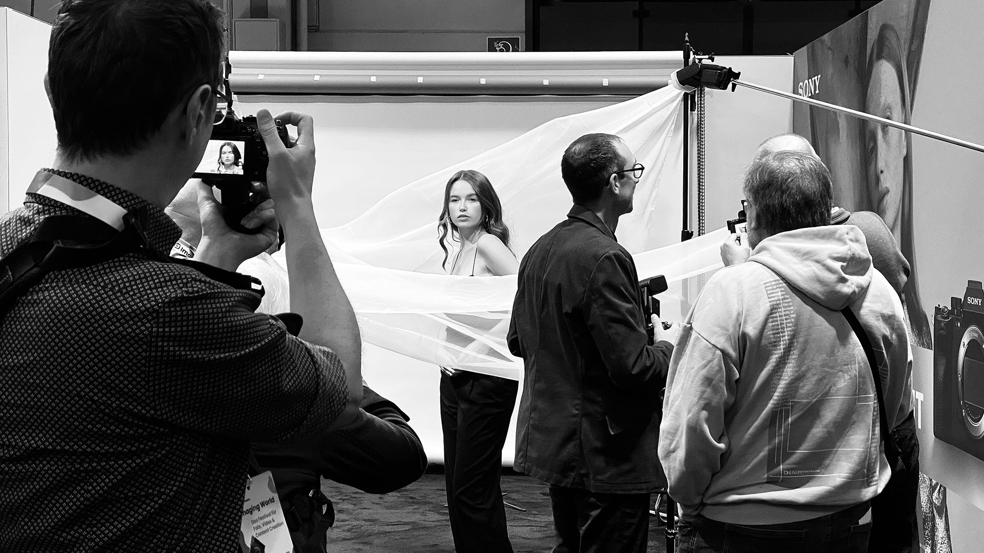 2025-nuernberg-messe-fotofestival-imaging-world-model-fotografie-IMG_8657ak Imaging World . Fotofestival Nürnberg 2025: Model-Fotografie (Foto: Andreas Kuhrt)