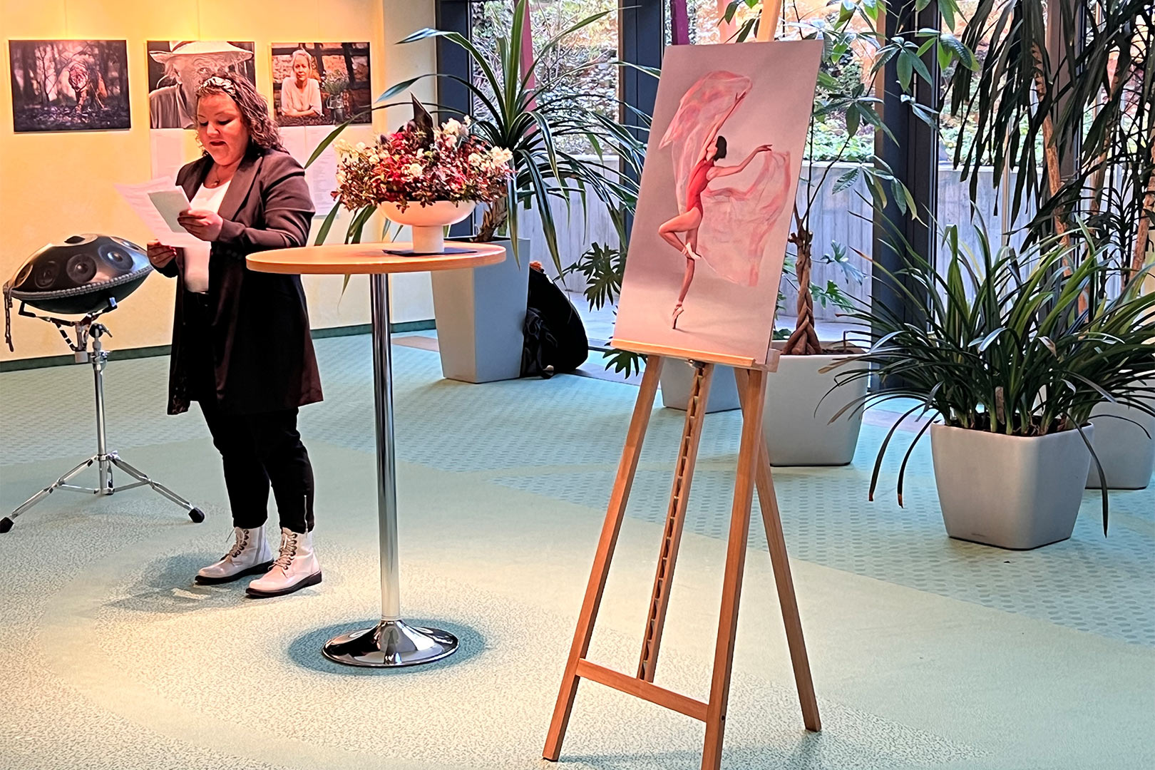 08.05.2025: Ausstellungseröffnung Fotoclub Kontrast "Schau!" in der Rennsteig-Galerie Suhl: Theresa Werner (Foto: Manuela Hahnebach)