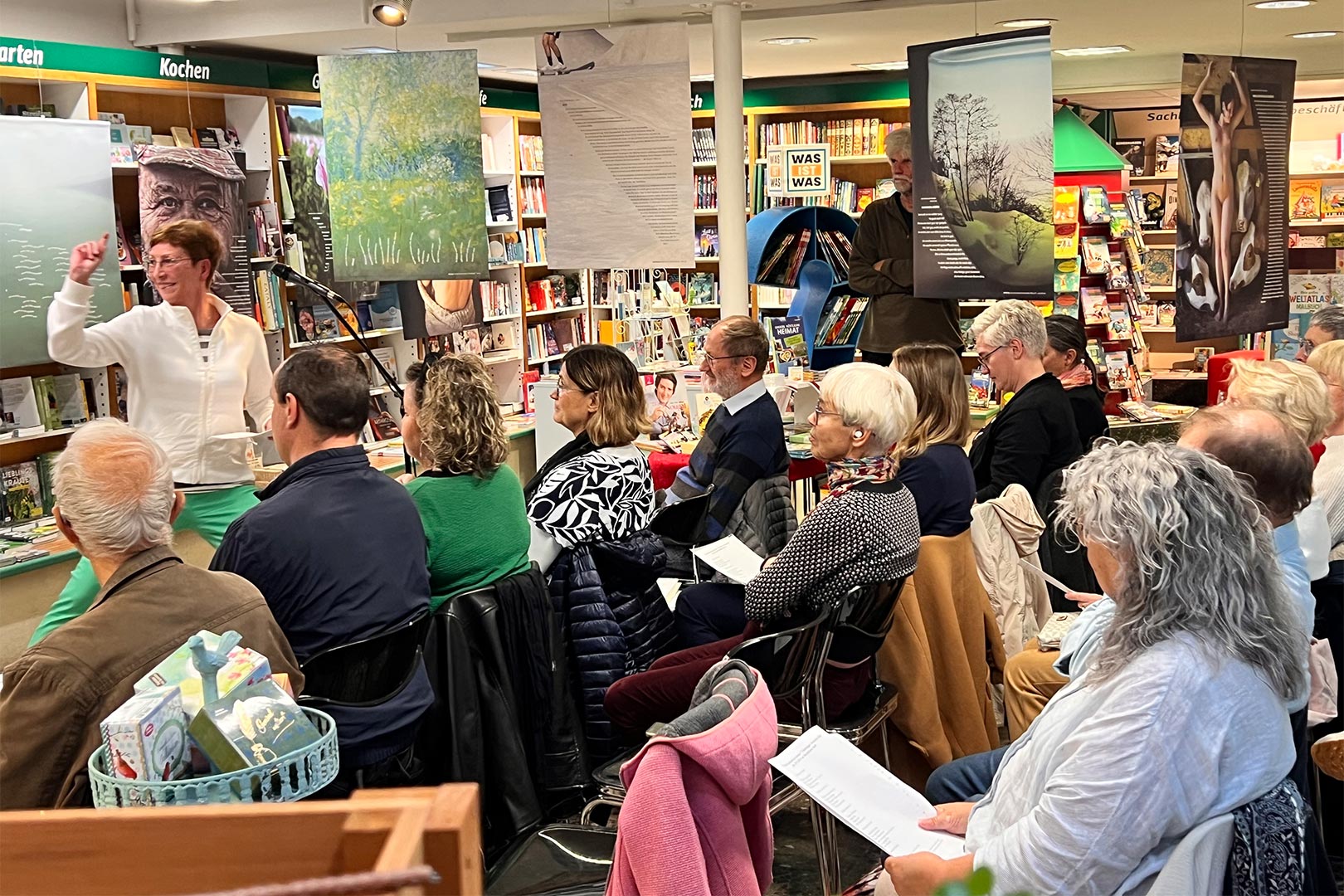 Buchhaus Suhl 26.09.2025: Premiere Literaturkalender 2026: Ulrike Blechschmidt (Foto: Manuela Hahnebach)