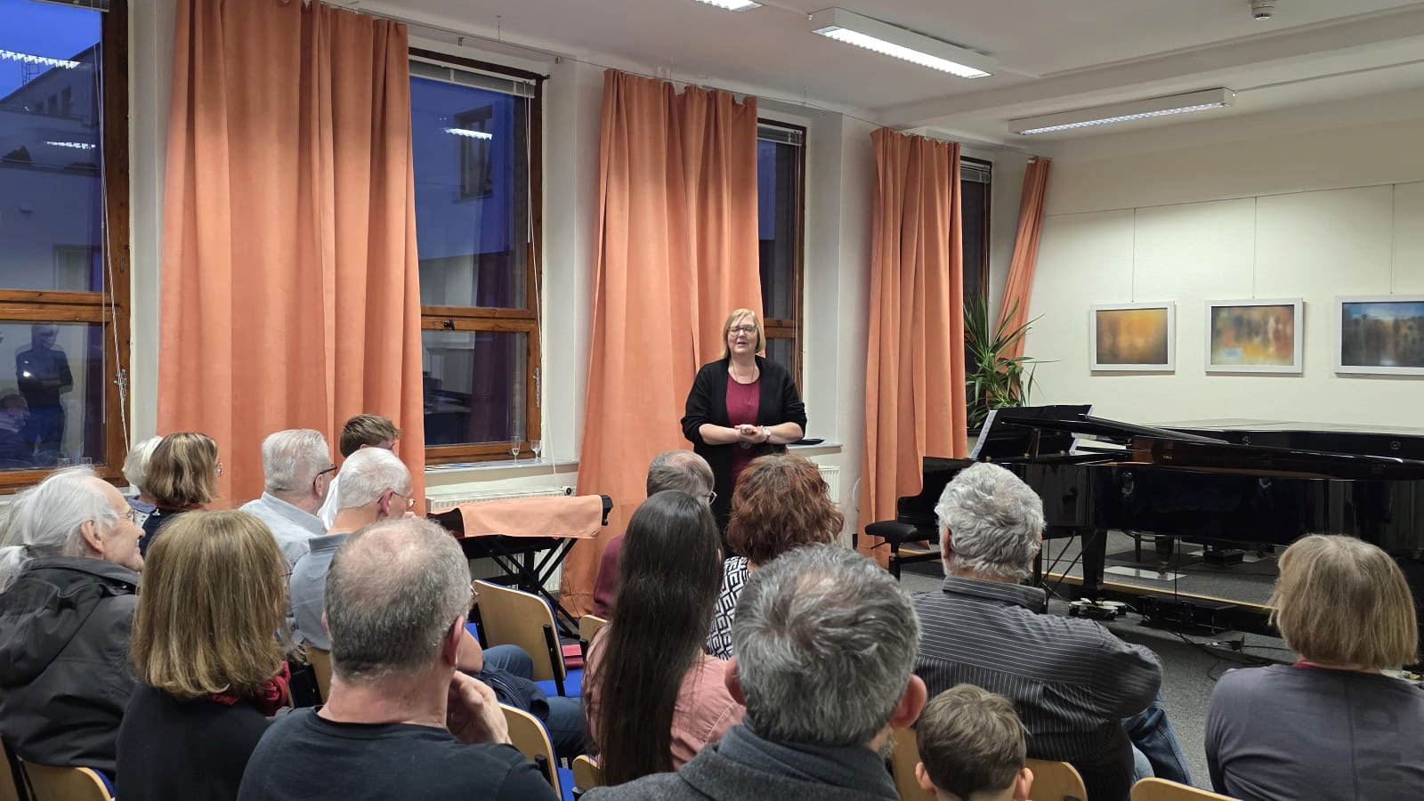 Musikschule Suhl, 24.02.2026: Eröffnung Fotoausstellung Fotoclub Kontrast Suhl: Thüringer Ansichten: Viola Bornscheuer (Foto: Dietmar Schmidt)