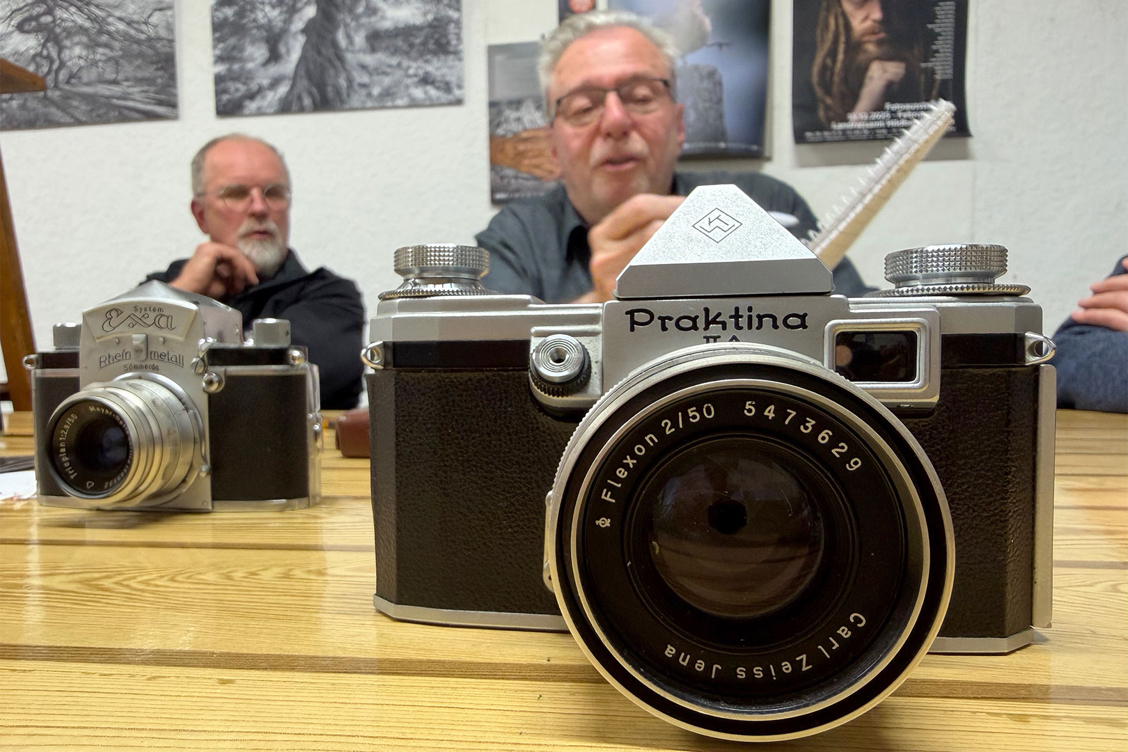 Fotoclub Kontrast Suhl: Vortrag Claus Gebhardt: 90 Jahre Spiegelreflex-Kameras (Foto: Manuela Hahnebach)