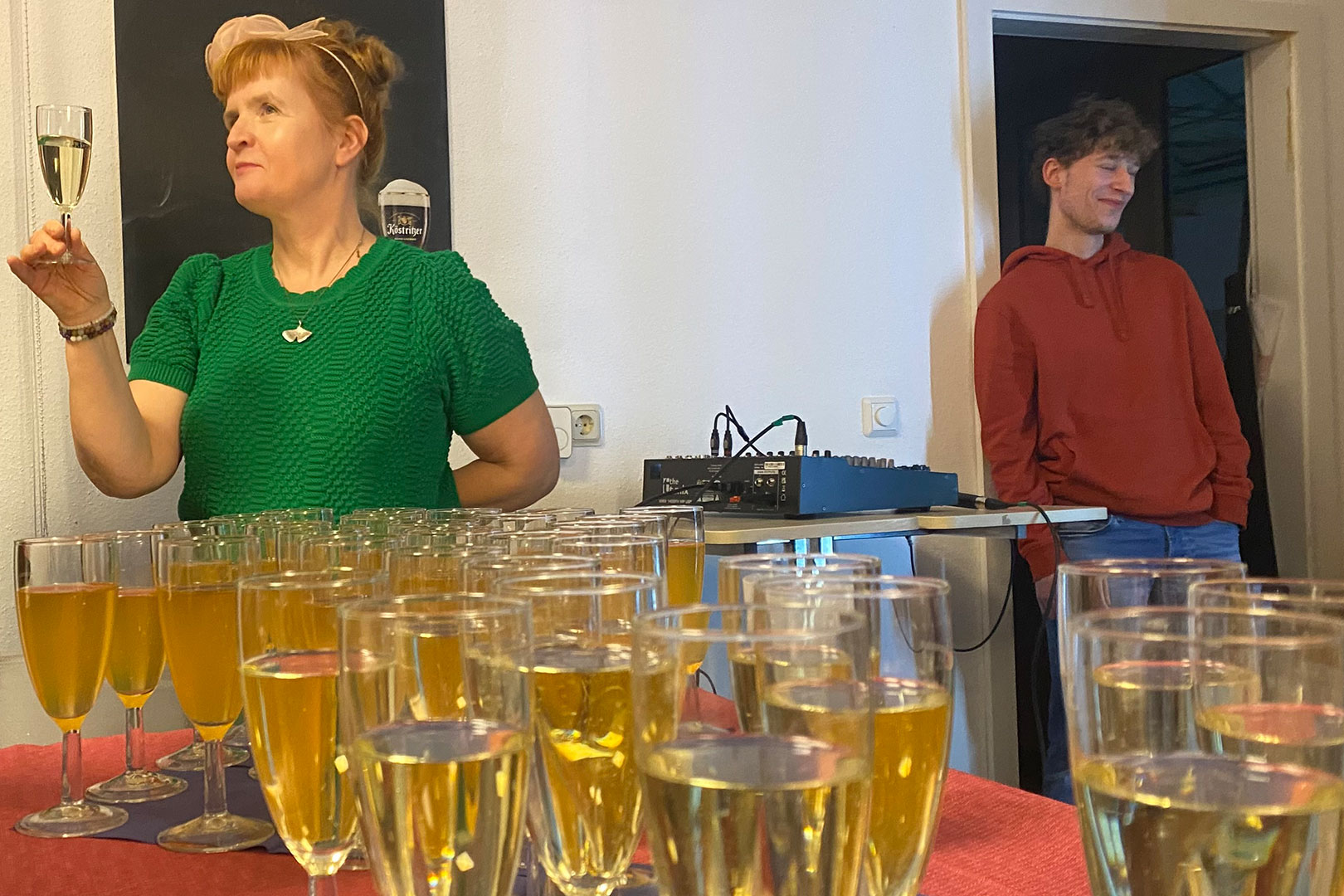 StuKi Zella-Mehlis 29.01.2026: Ausstellungseröffnung David Schütt "Das Farbenspiel": Getränke (Foto: Andreas Kuhrt)