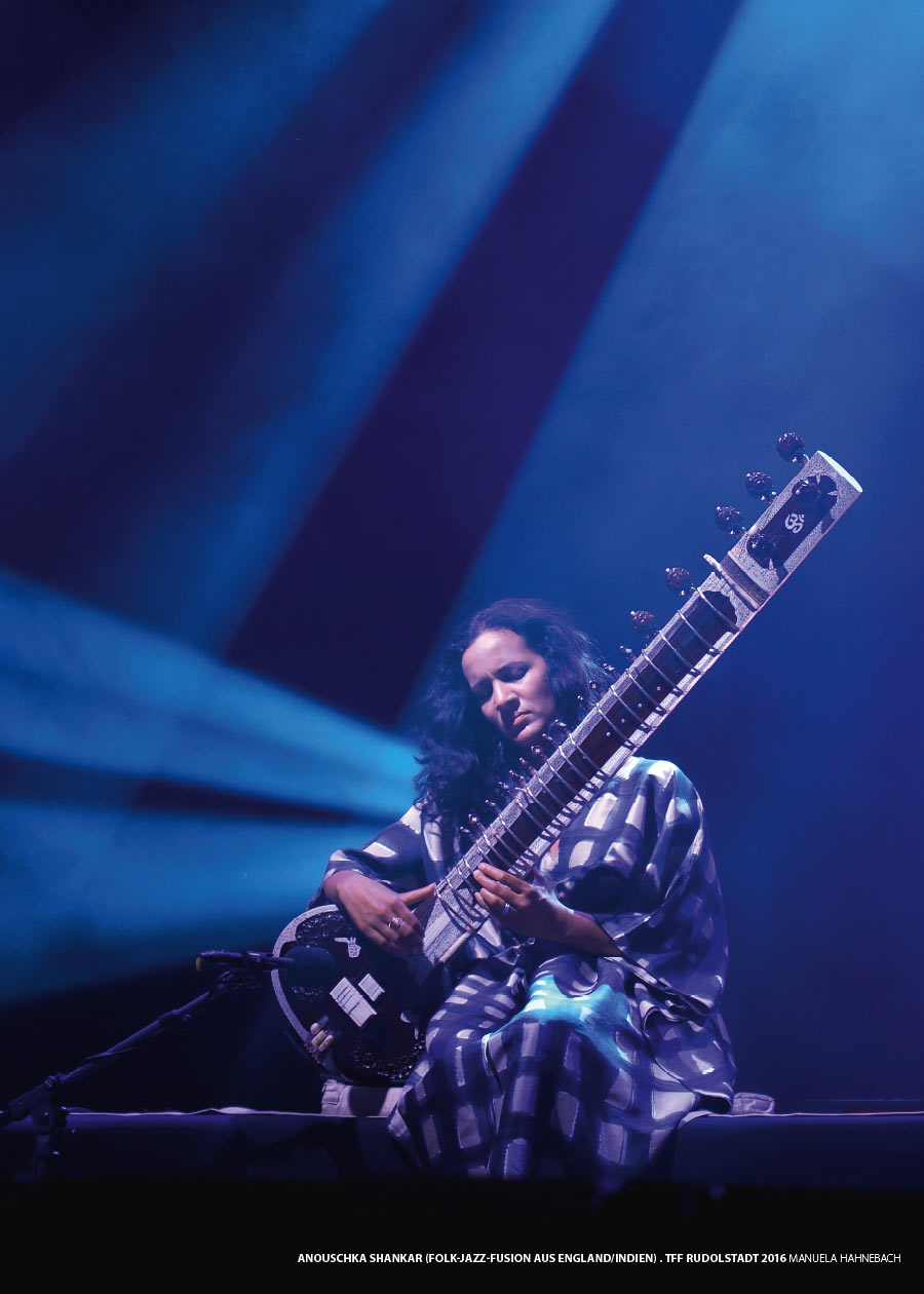 Anoushka-Shankar-Rudolstadt-2016-Manuela-Hahnebach.jpg Anoushka Shankar . Rudolstadt Festival 2016 (Foto: Manuela Hahnebach)