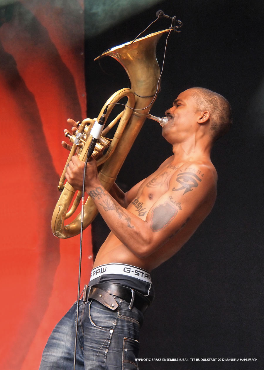 Hypnotic-Brass-Ensemble-Rudolstadt-2012-Manuela-Hahnebach Hypnotic Brass Ensemble . TFF Rudolstadt 2012 (Foto: Manuela Hahnebach)