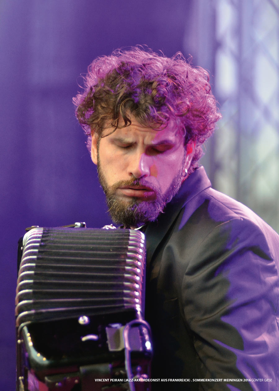 Vincent-Peirani-Meiningen-2016-Guenter-Giese Vincent Peirani . Sommerkonzert Meiningen 2016 (Foto: Günter Giese)